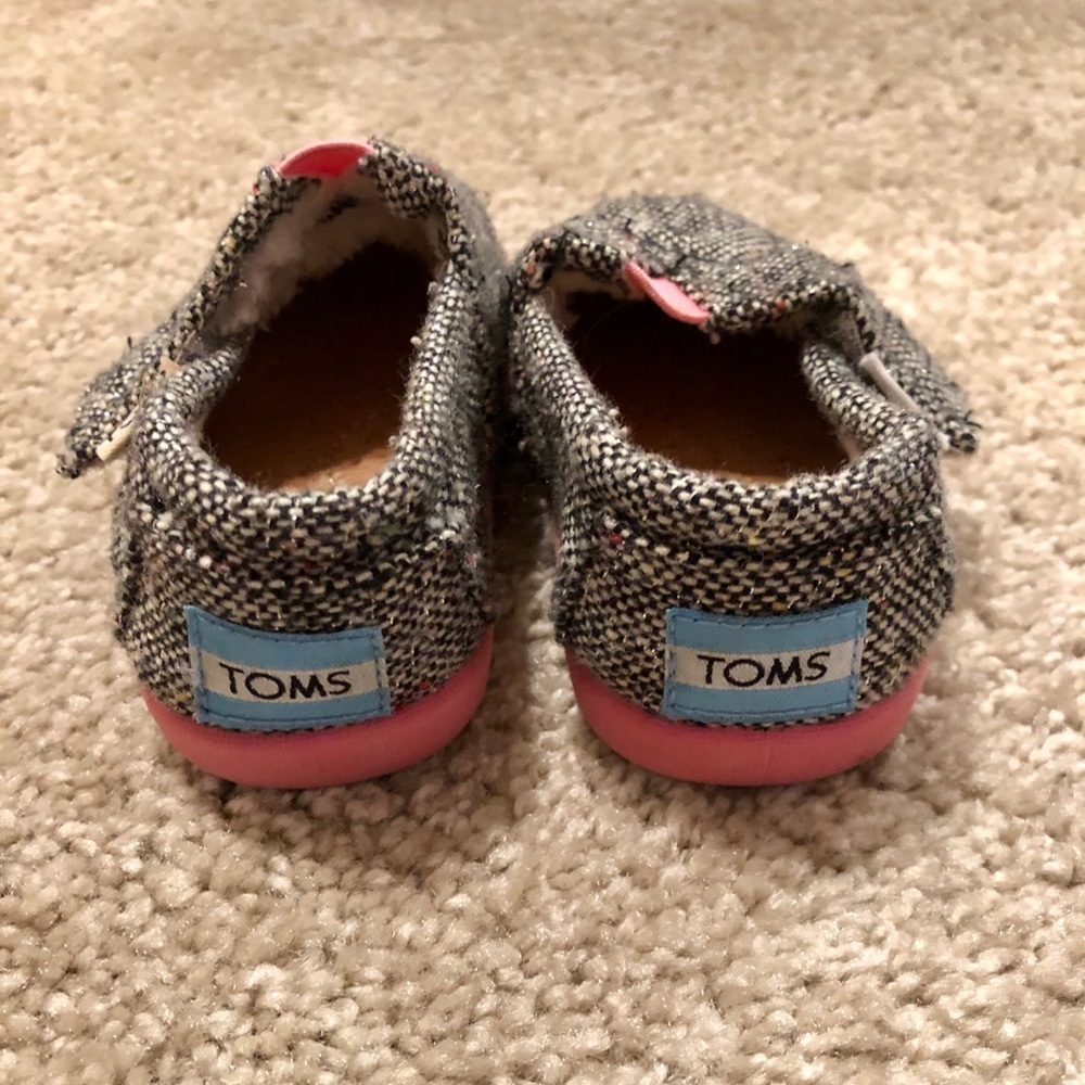 Toms - Picture 3 of 4